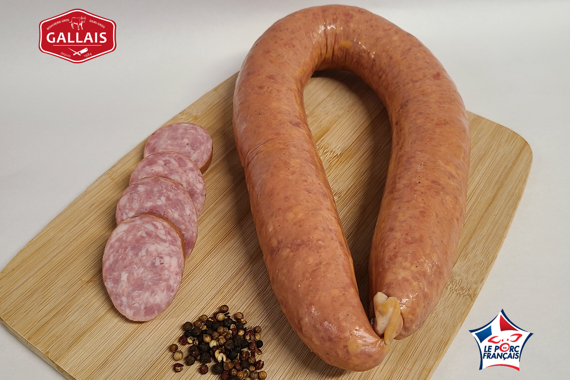 Saucisson à l'ail fumé courbé